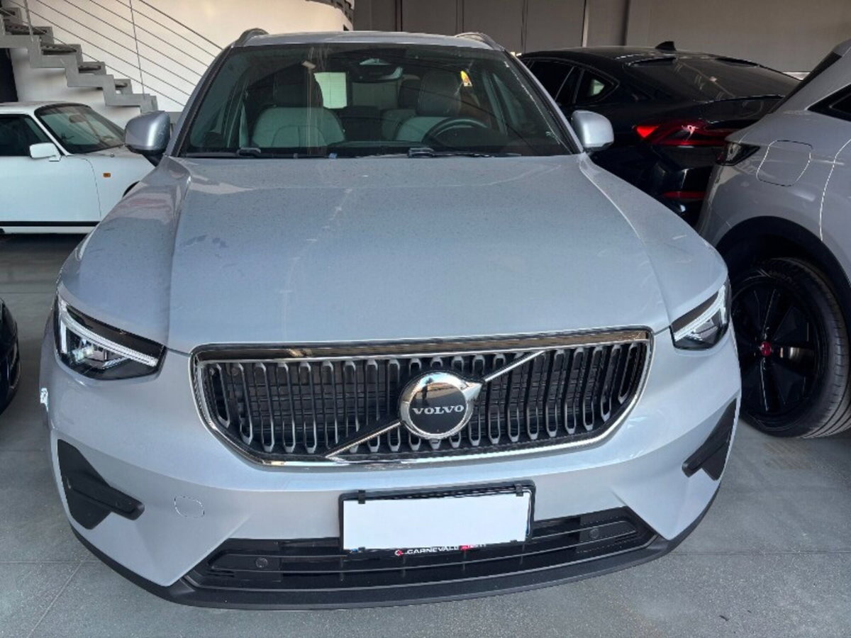 Volvo XC40 B3 automatico Core (2)