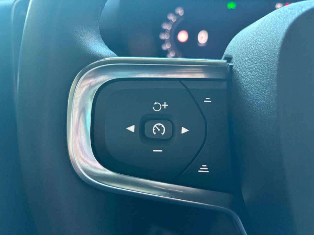 Volvo XC40 B3 automatico Core (8)