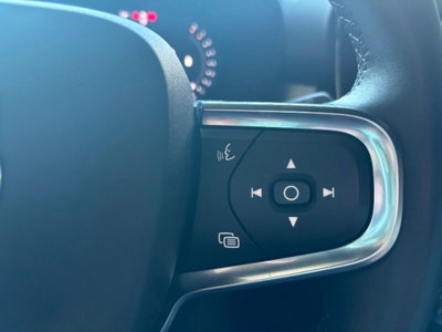 Volvo XC40 B3 automatico Core (9)
