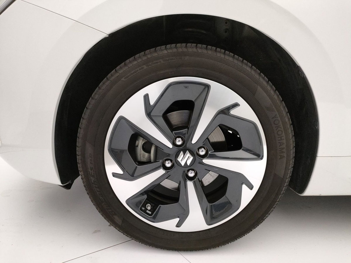 Suzuki Swift 1.2h Top 2wd (11)