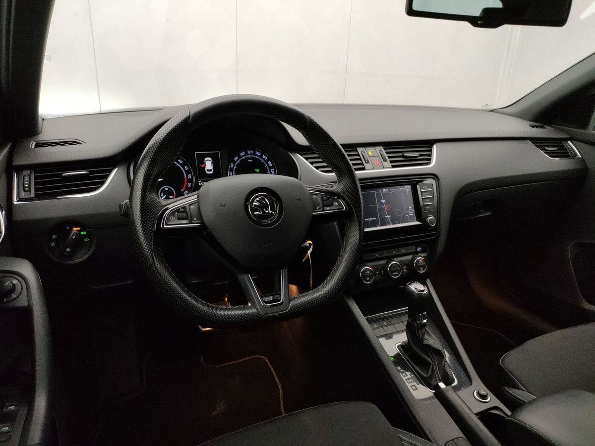 Skoda Octavia Station Wagon 2.0 TDI DSG Wagon RS (11)