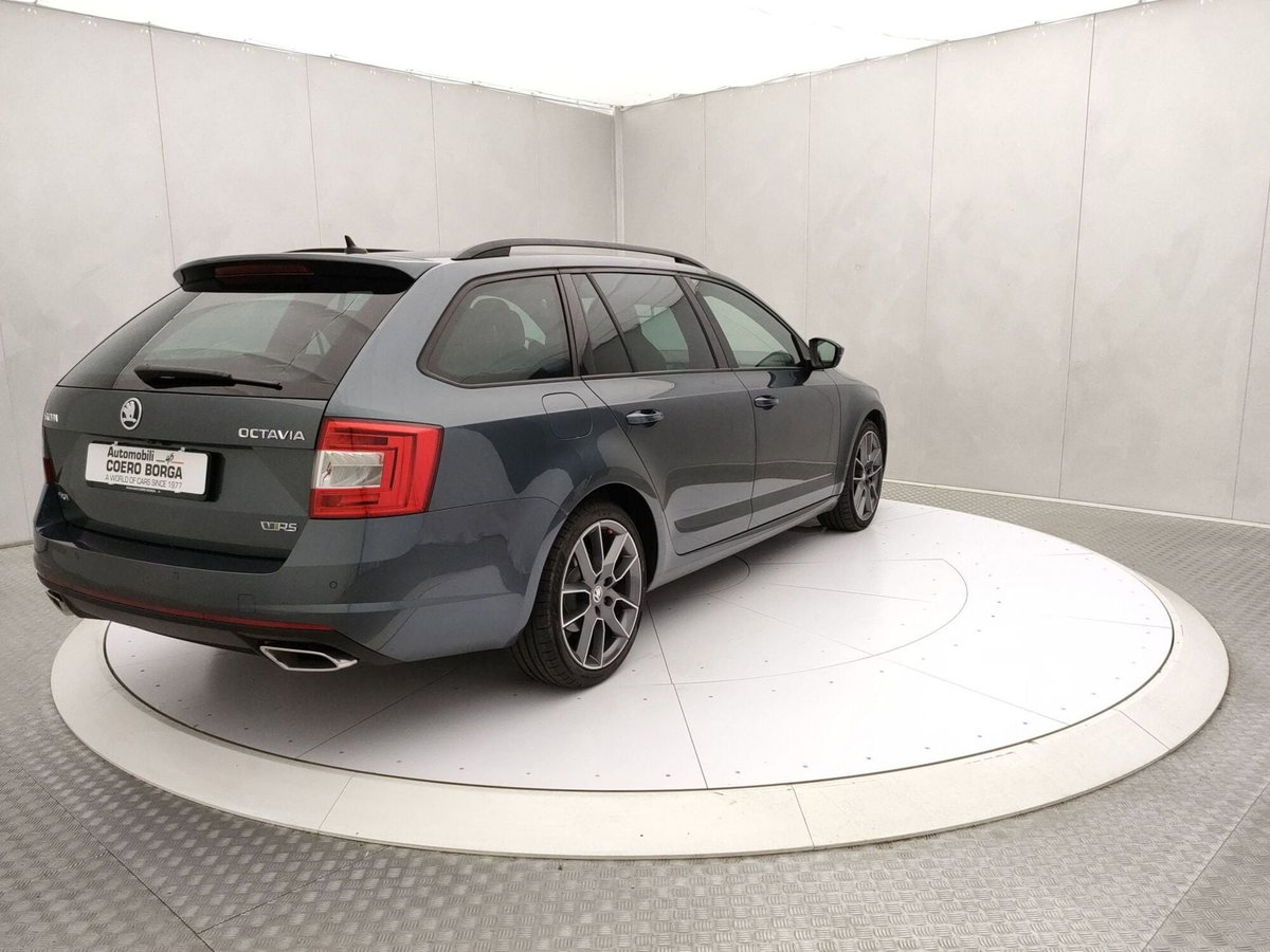 Skoda Octavia Station Wagon 2.0 TDI DSG Wagon RS (4)
