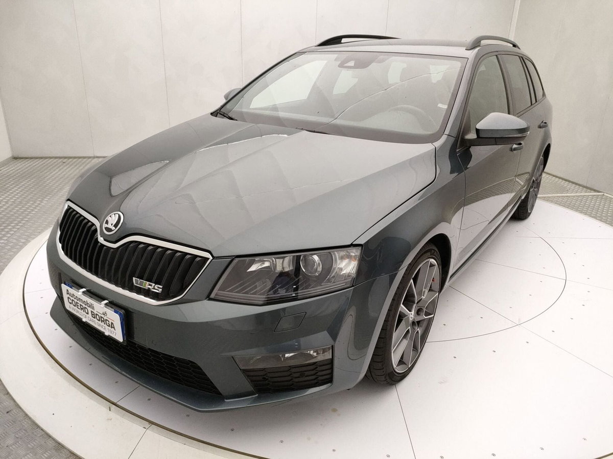 Skoda Octavia Station Wagon 2.0 TDI DSG Wagon RS (8)