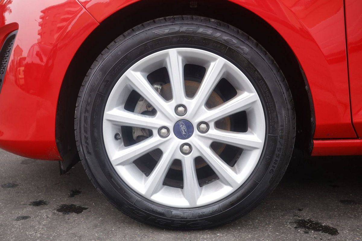Ford Fiesta 1.5 TDCi 3 porte Titanium (5)
