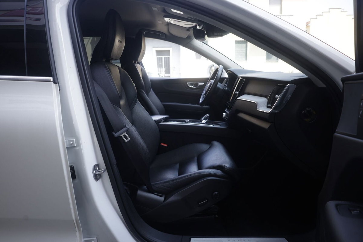Volvo XC60 B4 (d) AWD Geartronic Business Plus (11)