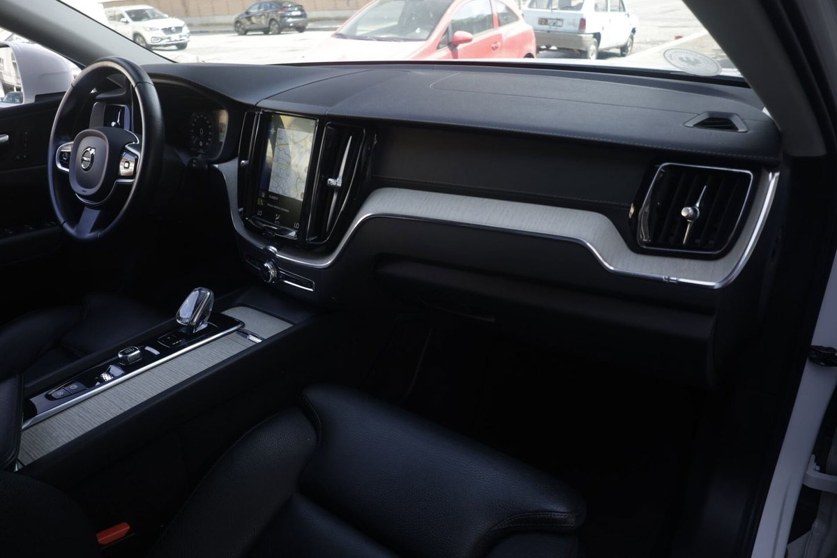 Volvo XC60 B4 (d) AWD Geartronic Business Plus (9)