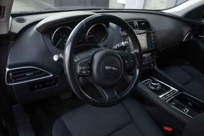 Jaguar F-Pace 2.0 D 180 CV AWD Pure (15)