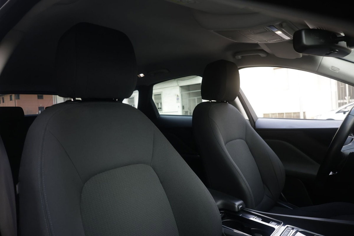 Jaguar F-Pace 2.0 D 180 CV AWD Pure (6)