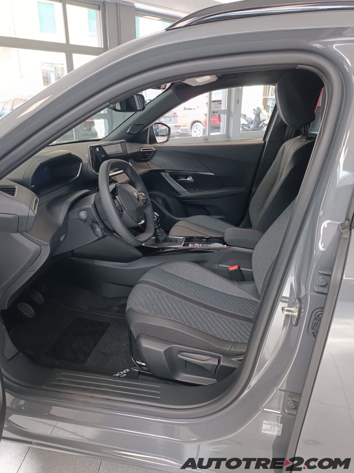 Peugeot 2008 1.2 puretech Allure s&s 100cv (10)