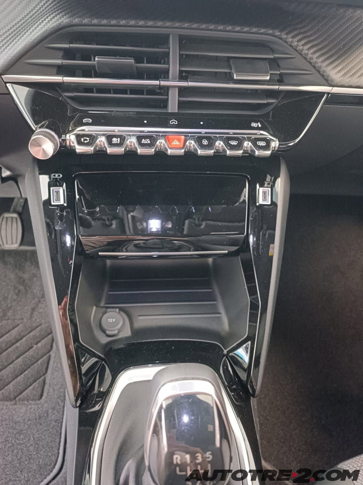 Peugeot 2008 1.2 puretech Allure s&s 100cv (14)
