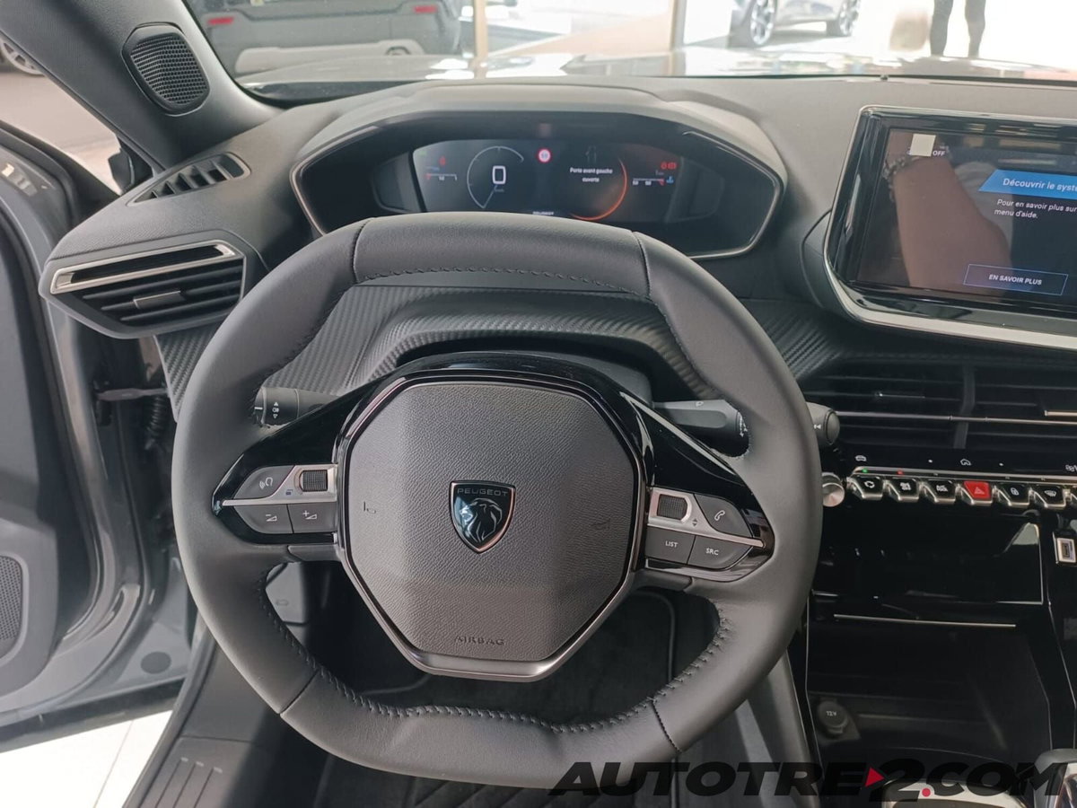 Peugeot 2008 1.2 puretech Allure s&s 100cv (8)