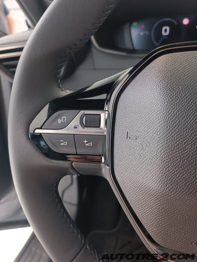 Peugeot 2008 1.2 puretech Allure s&s 100cv (9)