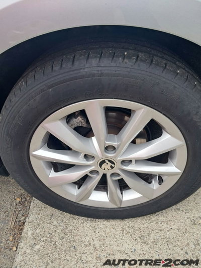 Skoda Octavia 1.6 TDI CR 105 CV Executive (8)