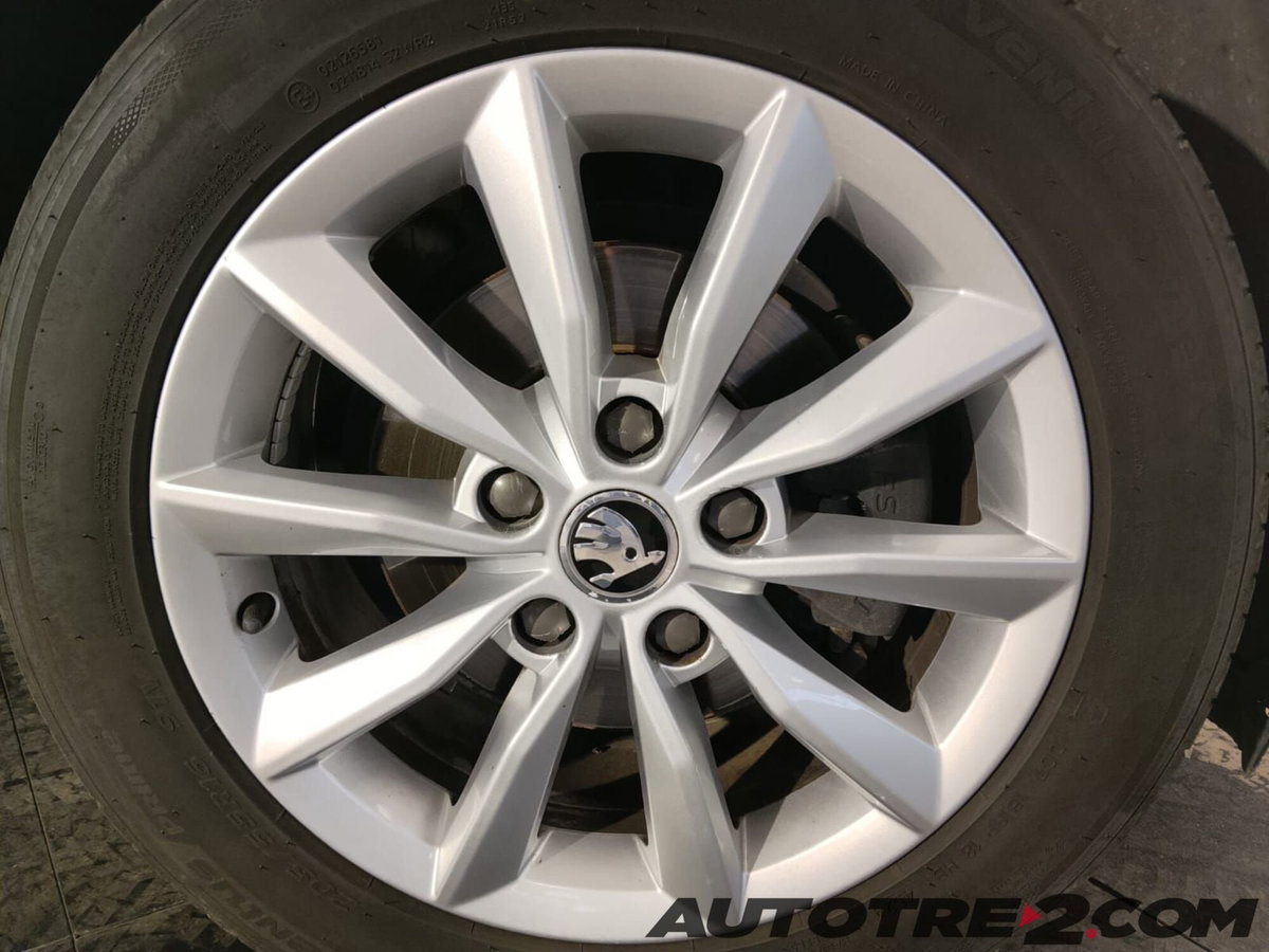 Skoda Octavia 1.6 TDI CR 105 CV Executive (9)