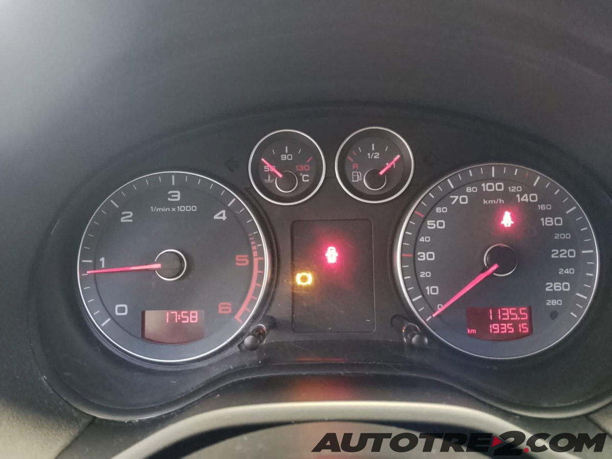 Audi A3 1.6 TDI 90 CV CR F.AP. Attraction (9)