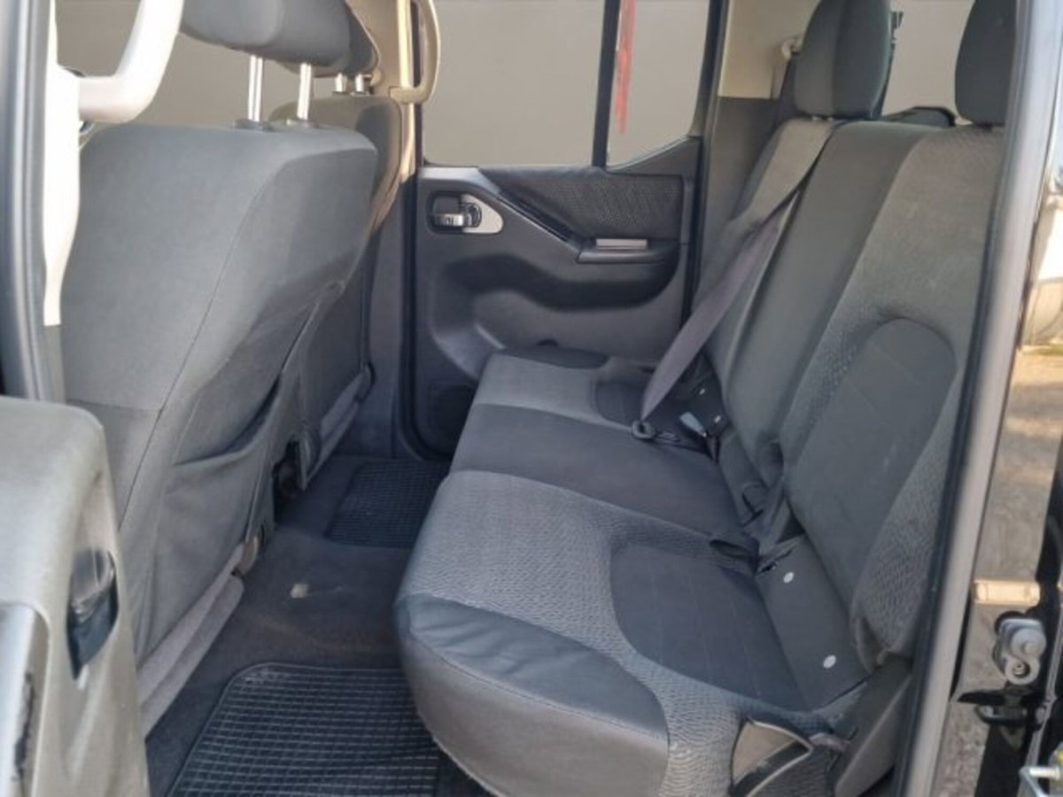 Nissan Navara 2.5 dCi 190CV 4 porte Double Cab Sport (13)