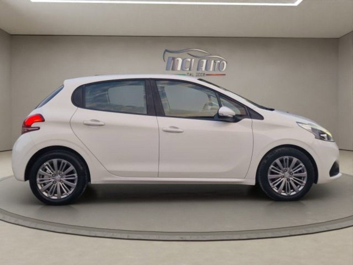 Peugeot 208 75 5 porte Active (6)