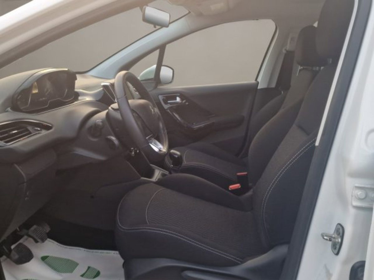Peugeot 208 75 5 porte Active (9)