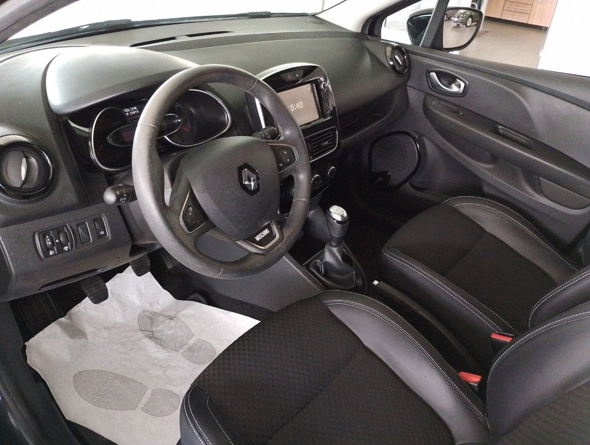 Renault Clio dCi 8V 75 CV 5 porte Moschino Zen (12)