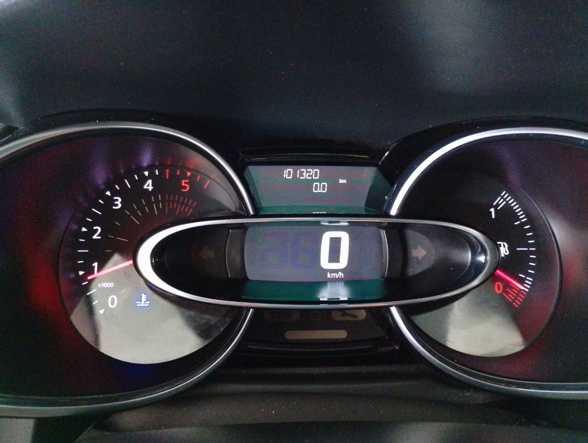 Renault Clio dCi 8V 75 CV 5 porte Moschino Zen (13)
