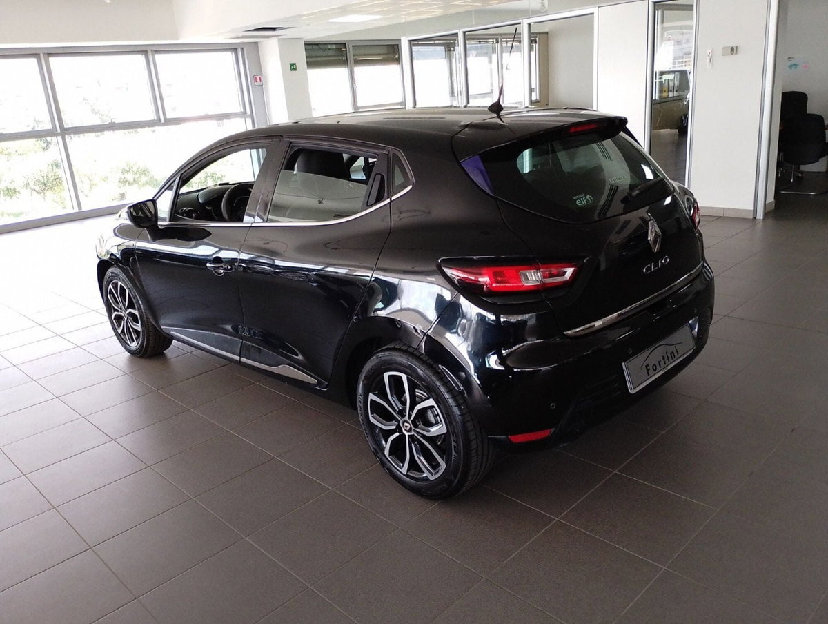 Renault Clio dCi 8V 75 CV 5 porte Moschino Zen (4)