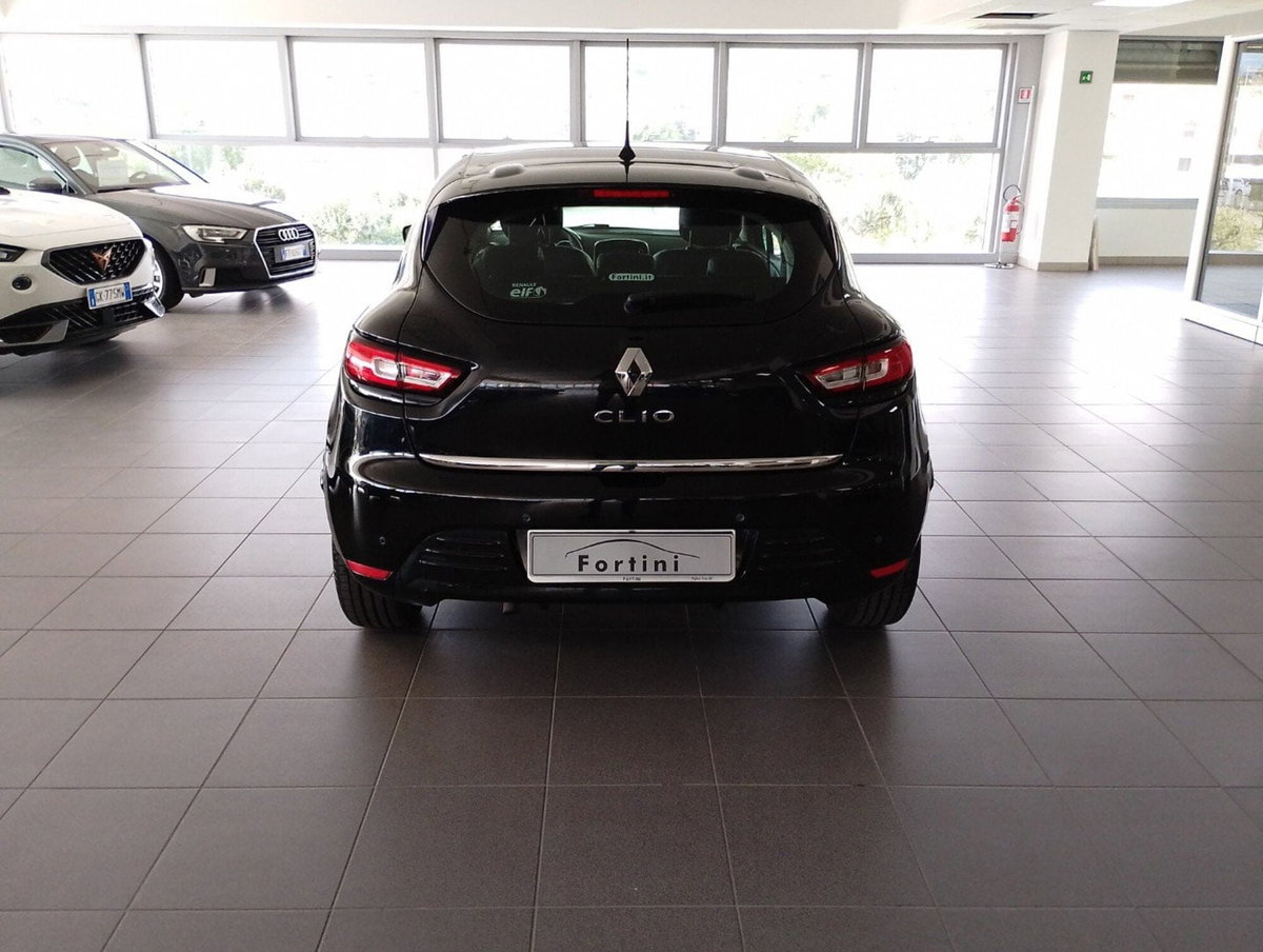 Renault Clio dCi 8V 75 CV 5 porte Moschino Zen (5)