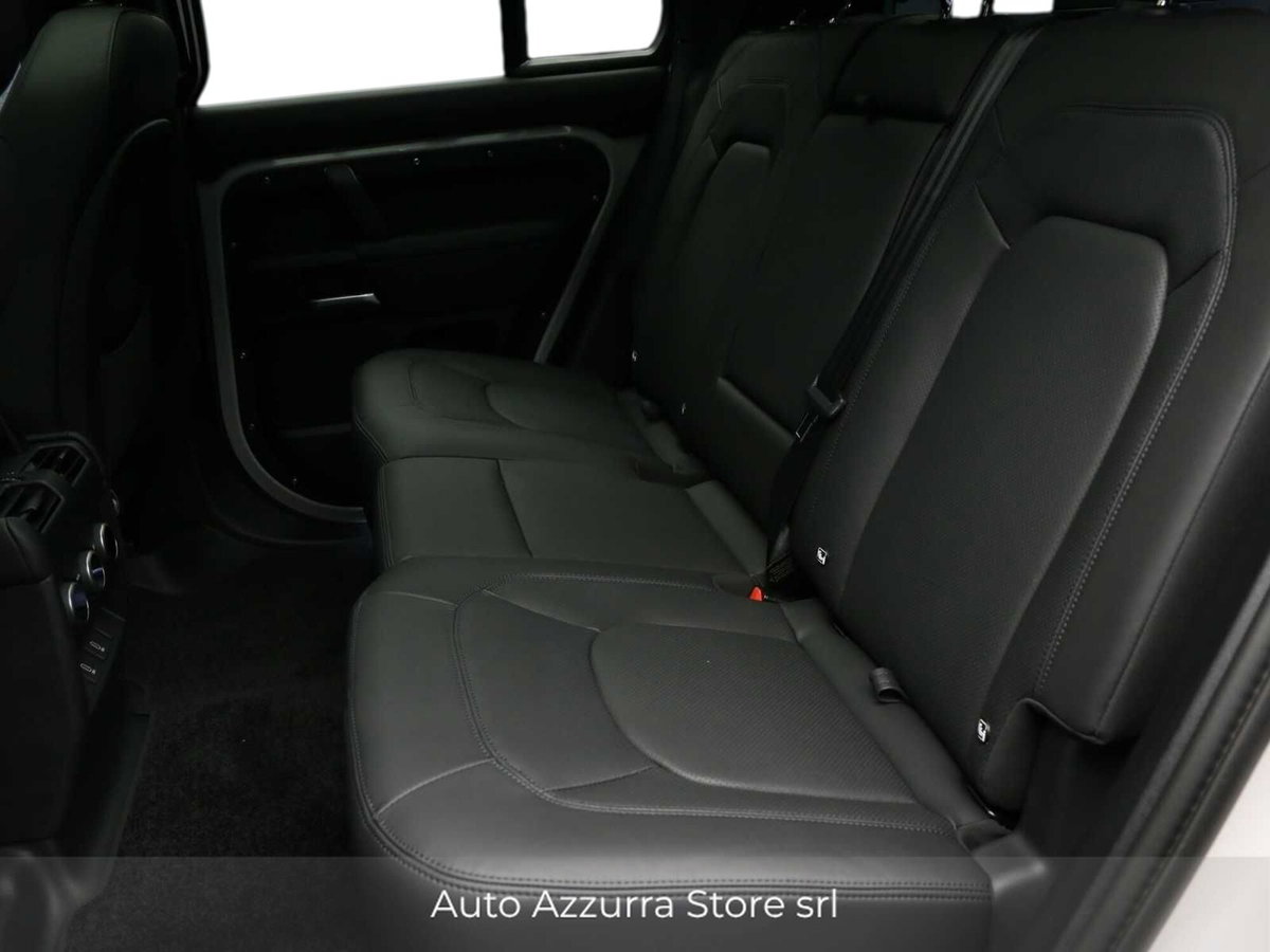 Land Rover Defender 110 Hard Top 3.0d i6 mhev awd 250cv auto (15)