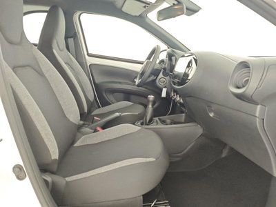 Toyota Aygo X 1.0 VVT-i 72 CV 5 porte Limited Air (12)