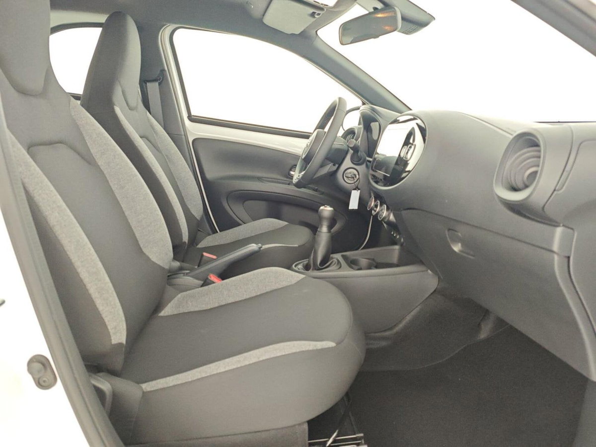 Toyota Aygo X 1.0 VVT-i 72 CV 5 porte Limited Air (12)