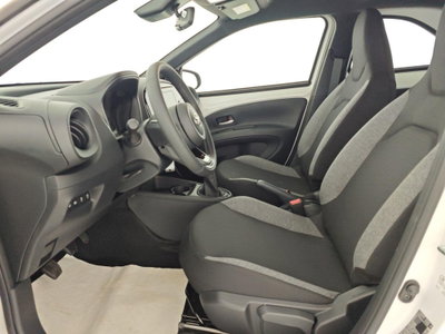 Toyota Aygo X 1.0 VVT-i 72 CV 5 porte Limited Air (9)