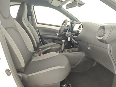 Toyota Aygo X 1.0 VVT-i 72 CV 5 porte Limited Air (12)