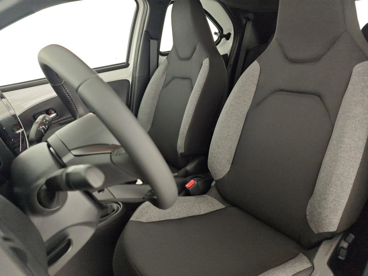 Toyota Aygo X 1.0 VVT-i 72 CV 5 porte Limited Air (10)