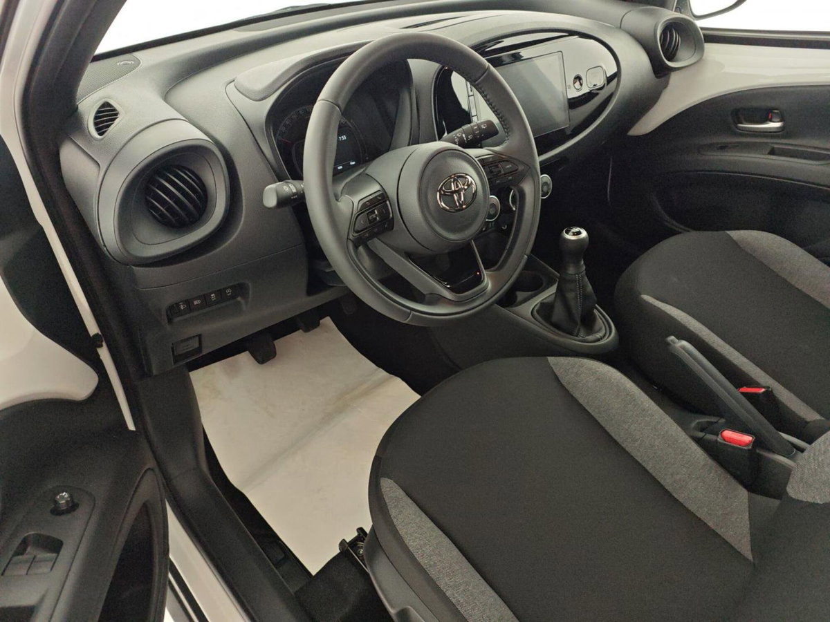 Toyota Aygo X 1.0 VVT-i 72 CV 5 porte Limited Air (8)