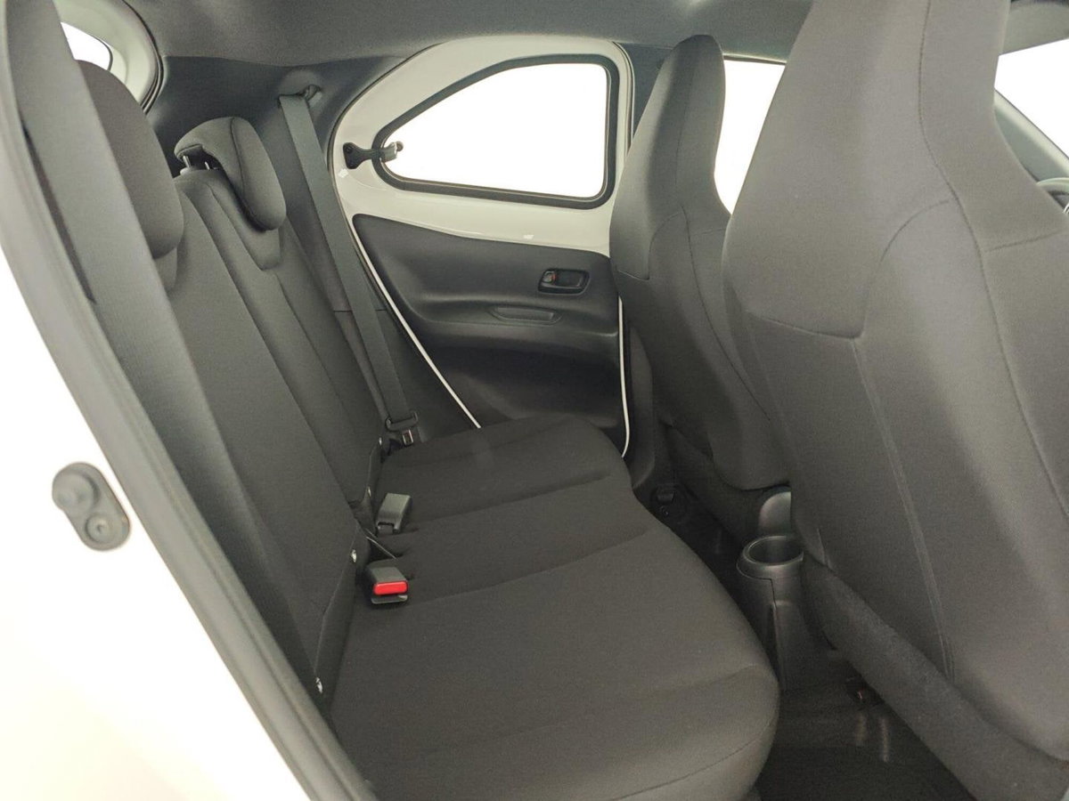 Toyota Aygo X 1.0 VVT-i 72 CV 5 porte Limited Air (14)