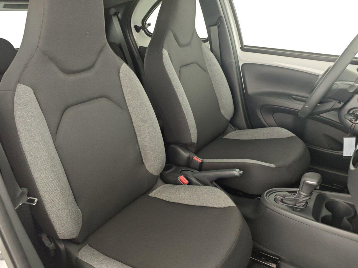 Toyota Aygo X 1.0 VVT-i 72 CV 5 porte Limited S-CVT (13)