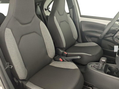 Toyota Aygo X 1.0 VVT-i 72 CV 5 porte Limited S-CVT (13)