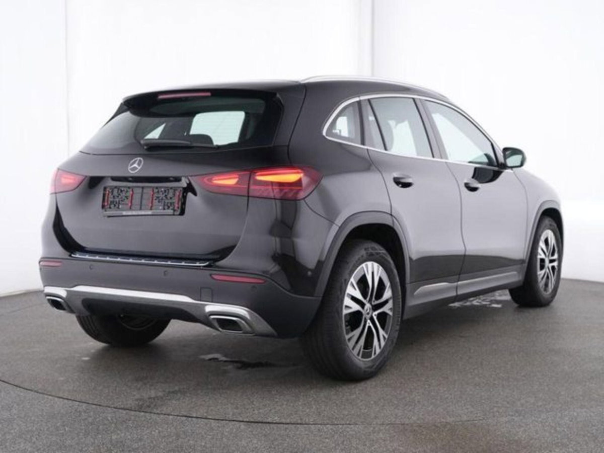 Mercedes-Benz GLA SUV 180 d Progressive Advanced auto (3)