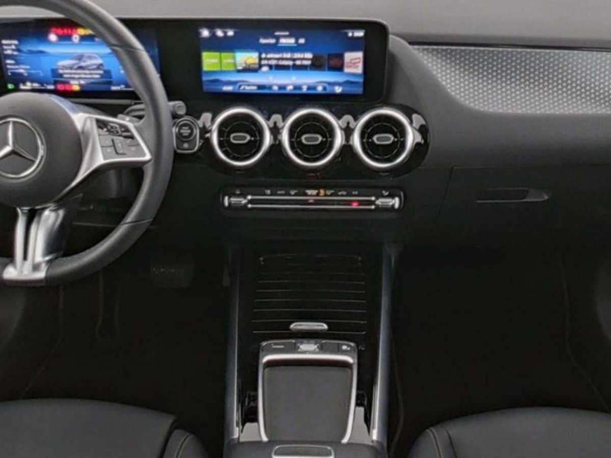 Mercedes-Benz GLA SUV 180 d Progressive Advanced auto (7)