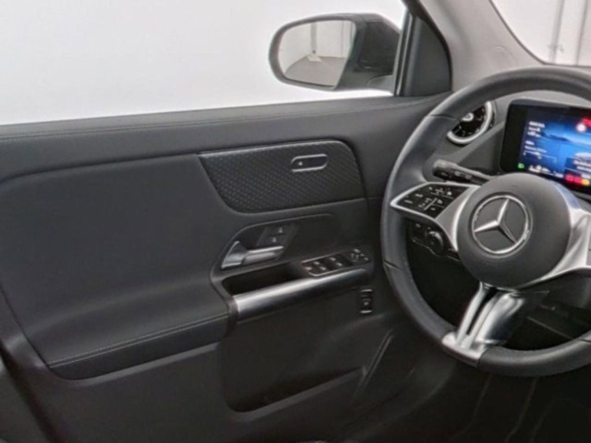 Mercedes-Benz GLA SUV 180 d Progressive Advanced auto (9)