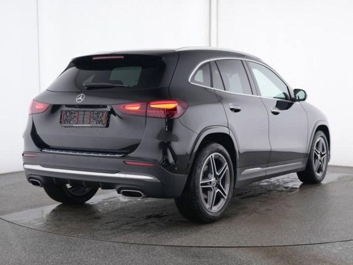 Mercedes-Benz GLA SUV 180 AMG Line Premium auto (3)