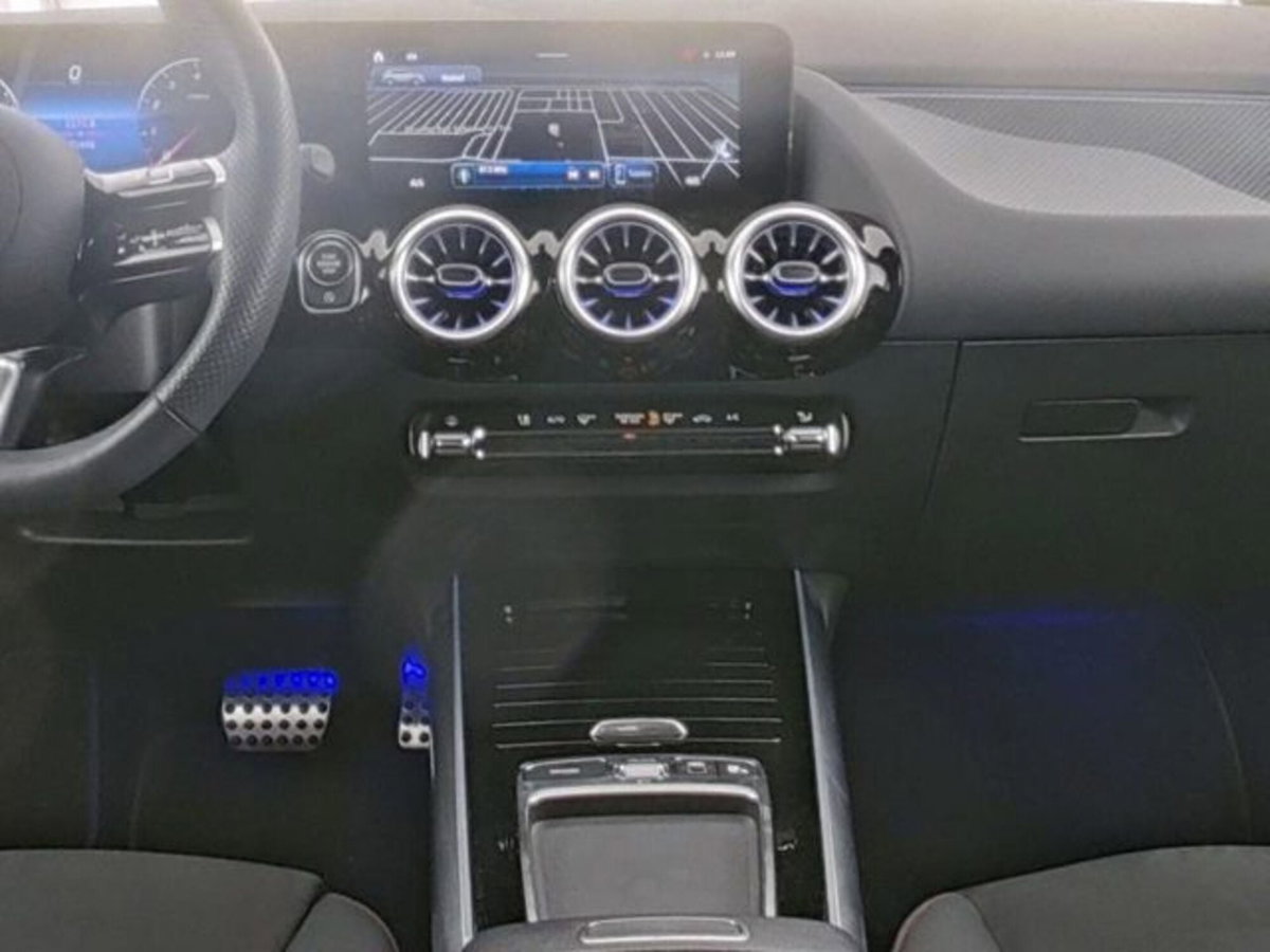 Mercedes-Benz GLA SUV 180 AMG Line Premium auto (5)