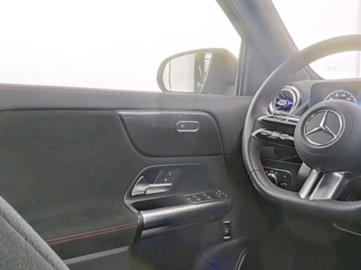 Mercedes-Benz GLA SUV 180 AMG Line Premium auto (9)