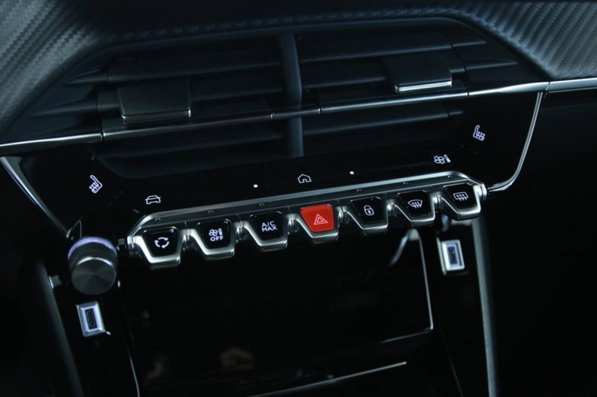Peugeot 2008 PureTech 130 S&S EAT8 Allure Pack (19)