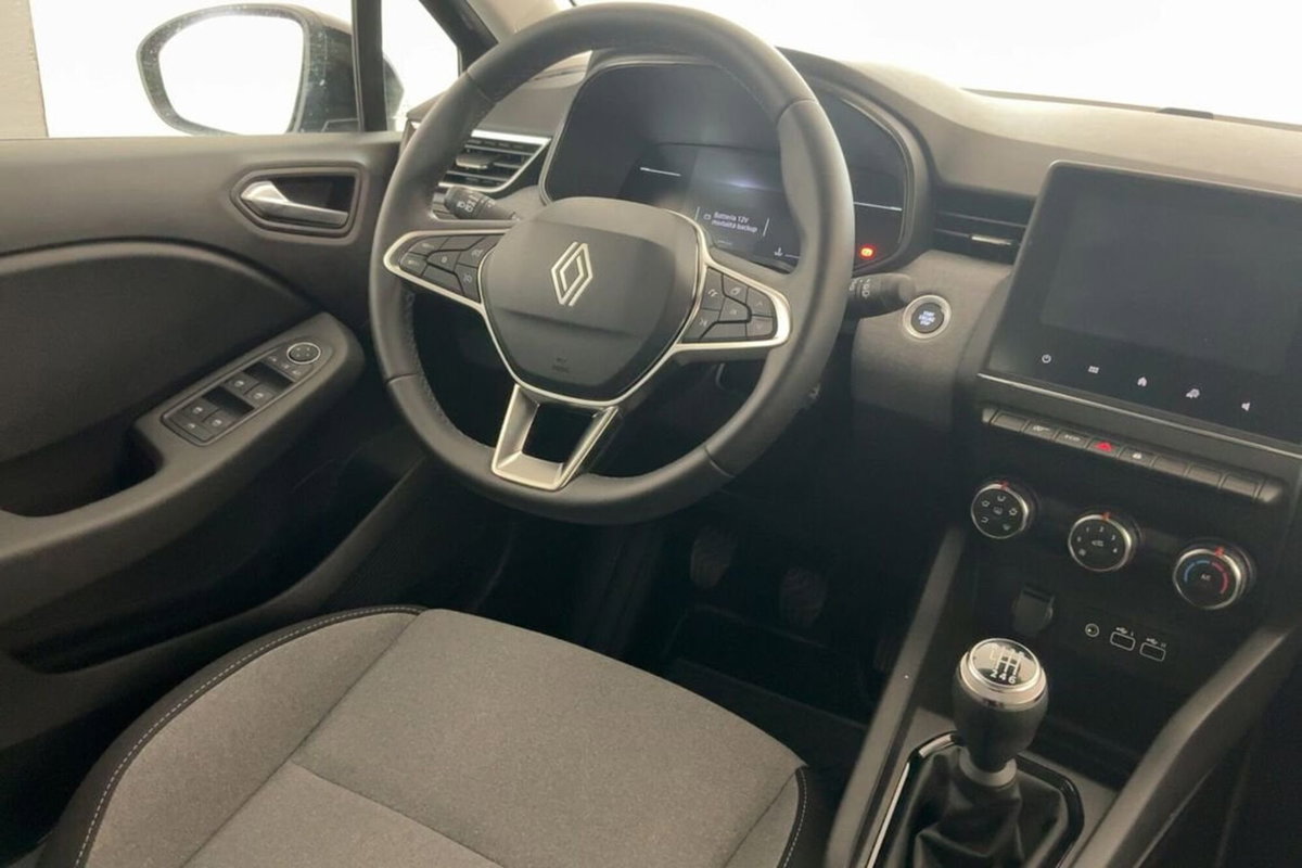 Renault Clio 1.5 dci Evolution 100cv (9)