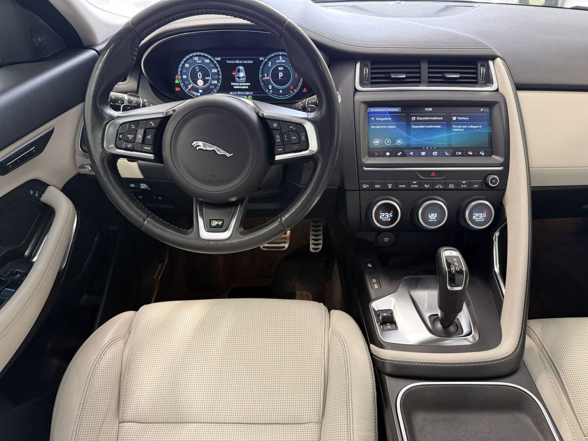 Jaguar E-Pace 2.0D 240 CV AWD aut. R-Dynamic HSE (4)
