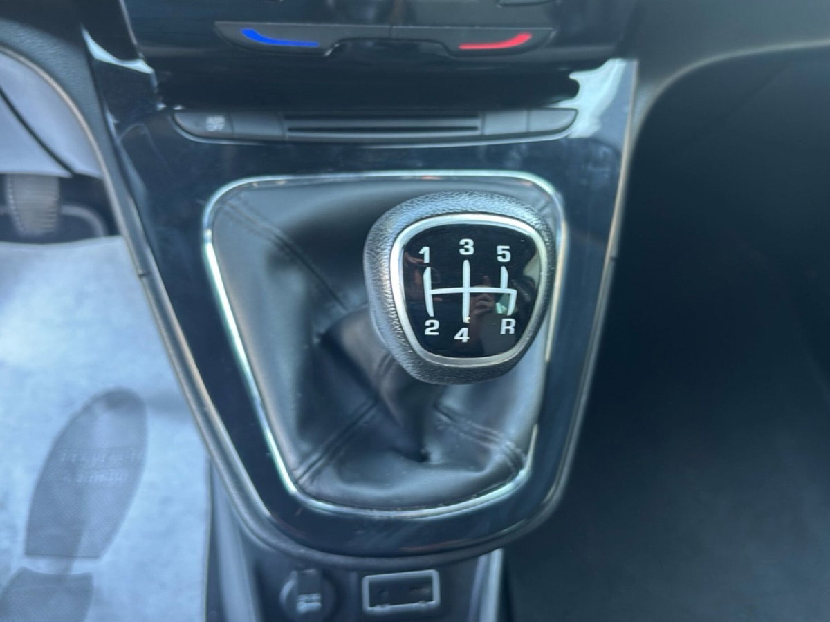 Lancia Ypsilon 1.2 69 CV 5 porte Platinum (13)