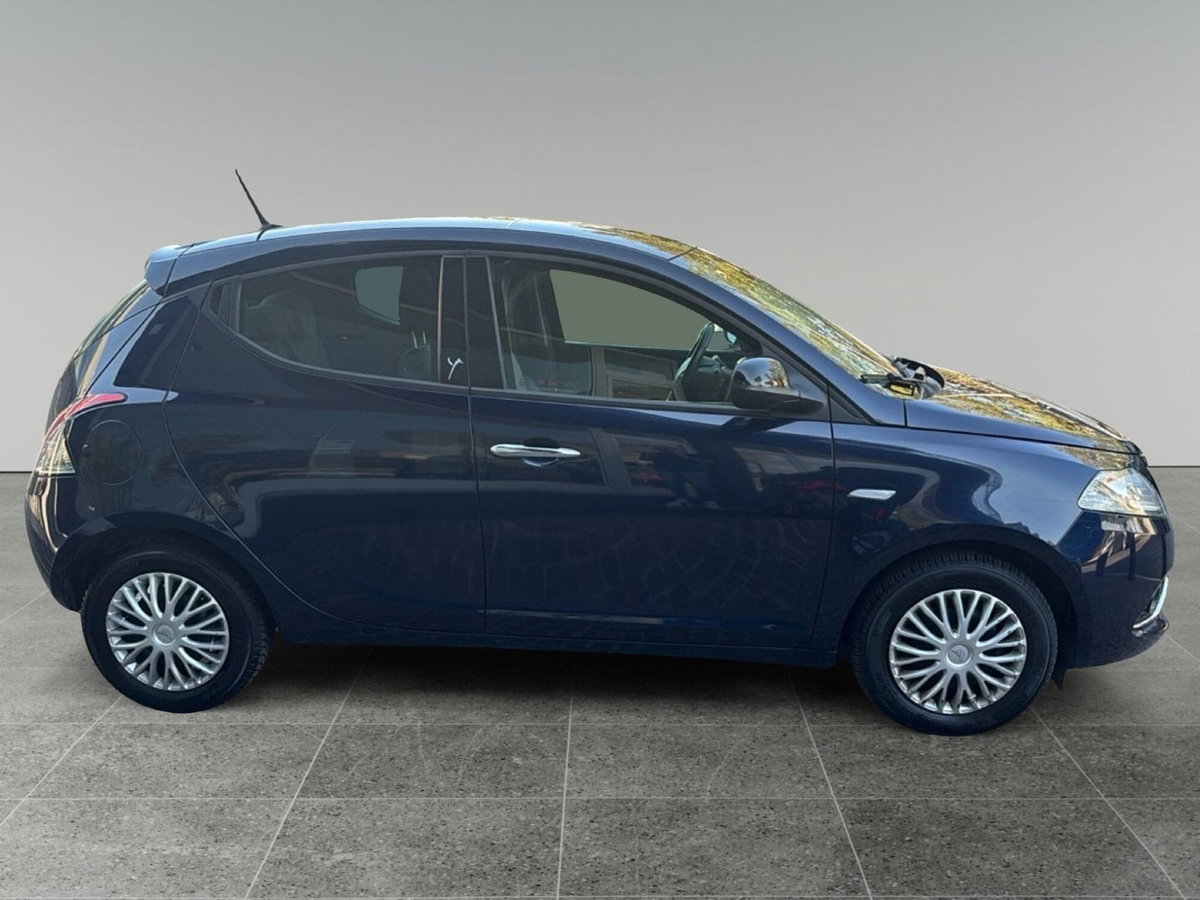 Lancia Ypsilon 1.2 69 CV 5 porte Platinum (4)