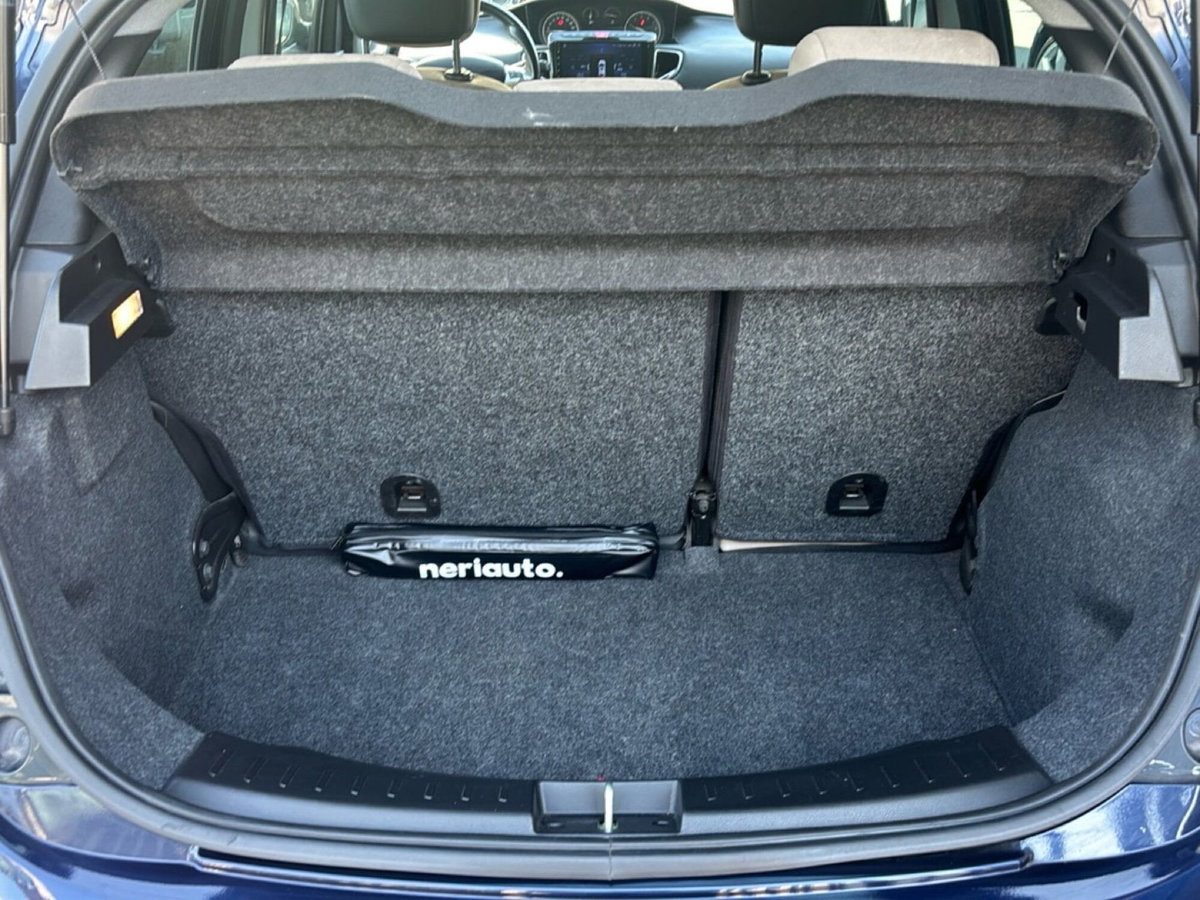 Lancia Ypsilon 1.2 69 CV 5 porte Platinum (6)