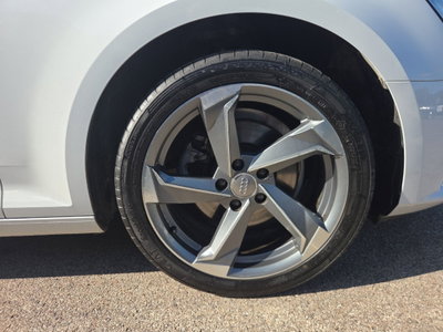 Audi A4 Avant 40 g-tron S tronic Business (7)