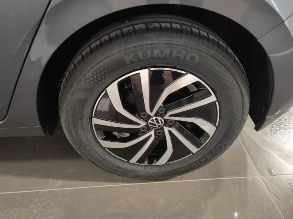 Volkswagen Polo 1.0 tsi Edition 95cv (9)